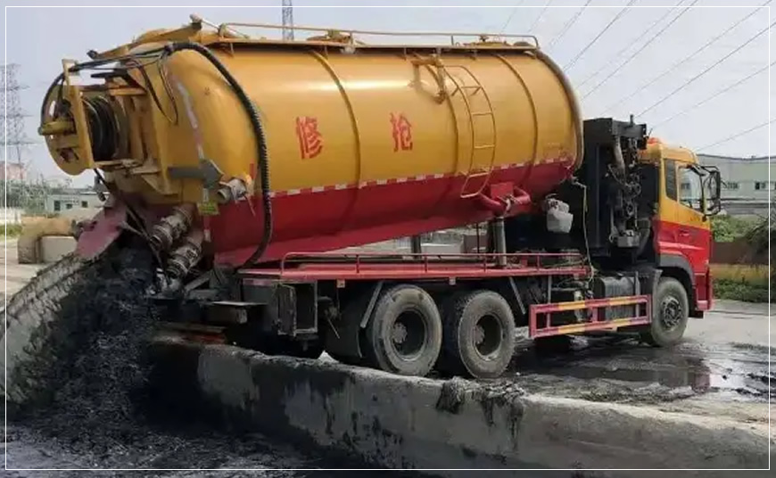 新城区污水池清理